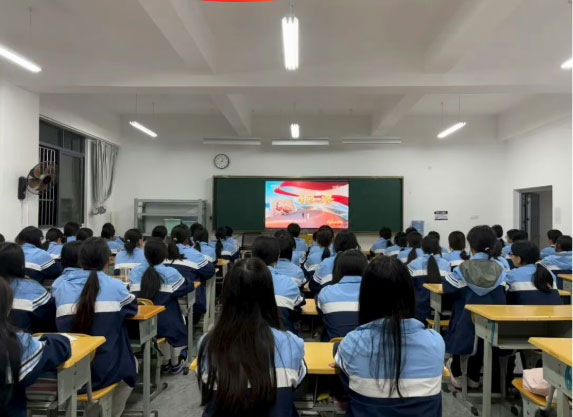 深耕开学思政育人 扣好成长第一粒扣子——我校组织全体学生观看2026年《开学第一课》